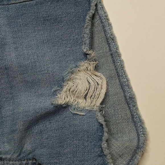 Old Navy High Waisted Distressed Jean Shorts 10 - Picture 5 of 10